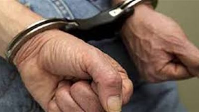 ضبط عامل سرق هاتفًا محمولًا من مسن بمترو البحوث