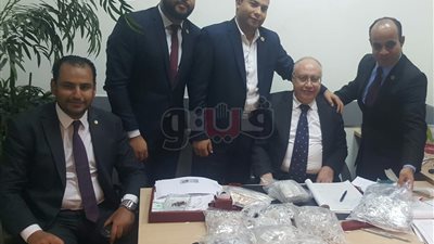 ضبط راكب حاول تهريب 7.5 كيلو مشغولات فضية في مطار القاهرة