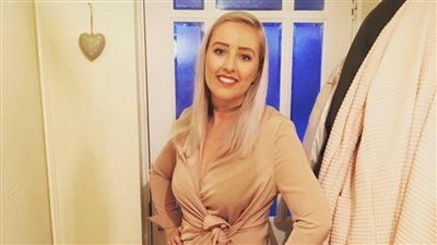 لحظات مرعبة لأسود تهاجم سيارة زوار لمدة 50 دقيقة (صور)