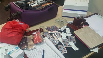 إحباط محاولة تهريب أعضاء جنسية تعويضية في مطار القاهرة