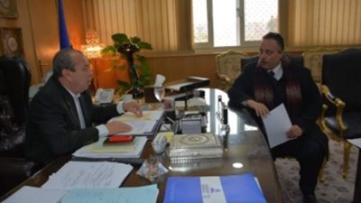 نائب رئيس مجلس الدولة يبحث تظلمات الموظفين مع محافظ دمياط