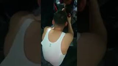 ماذا فعلت أم وضعت طفلتها في طنجرة طبخ ولم تتمكن من إخراجها (فيديو)