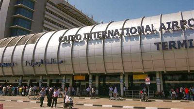 مطار القاهرة يعلن تأجيل وصول شحنة البطاريق