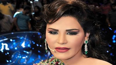 أحلام تغادر دبي متوجهة إلى الدوحة وتشكر من سأل عنها في مرضها