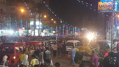 شيبه وبيكا يفتتحان محل كشري ويتسببان بازدحام مروري غرب الإسكندرية