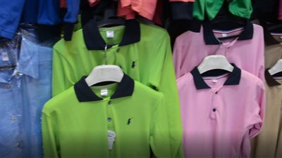 التيشيرت بـ 65 جنيها.. أسعار الزي المدرسي بالعتبة ( فيديو)