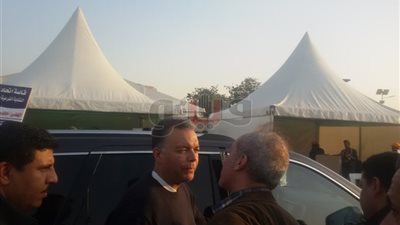 6 مشاهد تلخص انتخابات نقابة المهندسين.. «محلب»: تجري في جو نقابي رائع.. «عرفات»: نتعاون مع مجلس المهندسين للارتقاء بالمهنة.. الأغاني وسيلة الدعاية للمرشحين.. و5 آلاف جنيه لإيجار ال