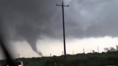 عاصفة تضرب أوكلاهوما الأمريكية وقطع الكهرباء عن عشرات الآلاف