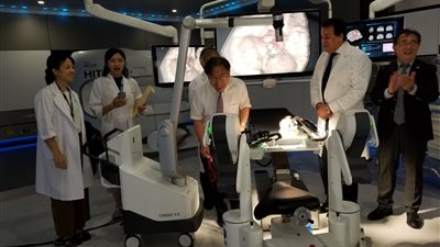 وزير التعليم العالي يبحث دعم التعاون العلمي مع جامعة طوكيو الطبية النسائية