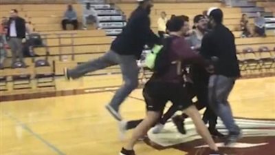 هدف كرة سلة يمنح طالبا 25 ألف جنيه إسترليني (فيديو وصور)