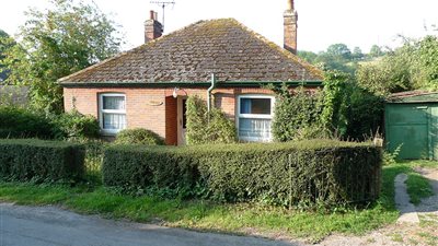 منزل ذو واجهة غريبة للبيع بـ 800 ألف جنيه إسترليني (صور)