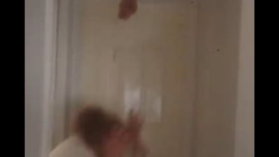 شاب ينفذ «مقالب» ضد والدته من 3 سنوات (فيديو)