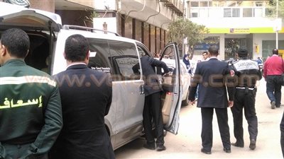 بالصور.. قوات الأمن تتفقد سيارة نقل جثمان بطرس غالي إلى الكنيسة