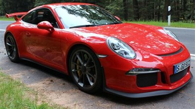 بورش تحدث الوحدات الضوئية بسيارتها الرياضية