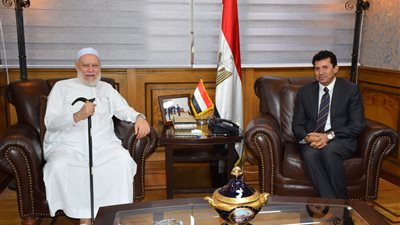 تفاصيل لقاء وزير الشباب والرياضة مع على جمعة (صور)