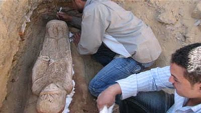عامل يعثر على قطعة أثرية قبل الإعلان عن «كشف المنيا»