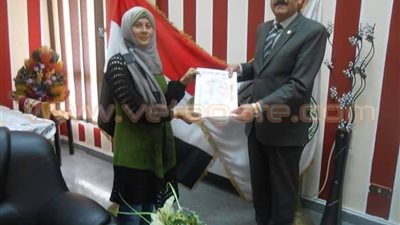 بالصور.. رئيس مدينة دهب يكرم الموظفين المتميزين