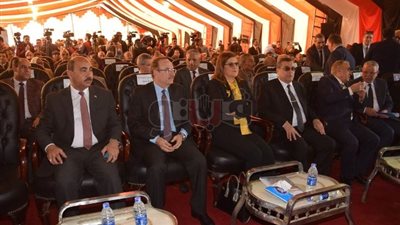 محافظ بني سويف لـ«شباب الصعيد»: الدولة على ثقة بوعيكم (صور)