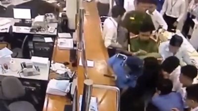 عقاب قاسٍ للص منحوس حاول تهديد فتاة (فيديو)