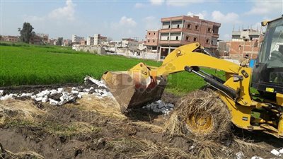إزالة 3 تعديات على أملاك الدولة وأراض زراعية بدمياط (صور)