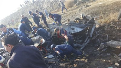 مصرع 8 عمال وإصابة 22 في احتراق أتوبيس بالإسكندرية (صور)