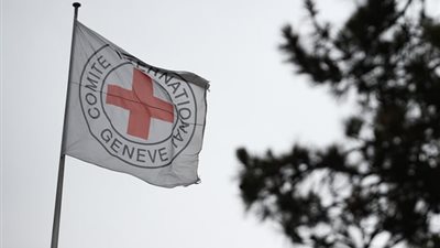 طرد 21 موظفا بالهلال الأحمر لارتكابهم انتهاكات جنسية