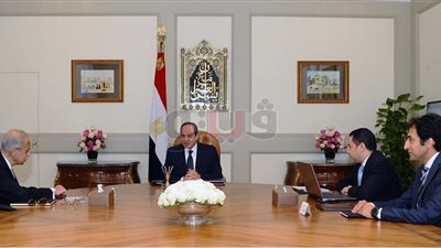 السيسي يستمع لشرح من وزير قطاع الأعمال حول تطوير الشركات العامة