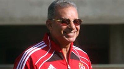 «زيزو» يطالب حكم مباراة المحلة بحماية لاعبى الأهلي