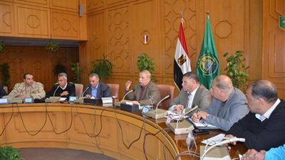 محافظ الإسماعيلية يستعرض الاستعداد للانتخابات الرئاسية (صور)