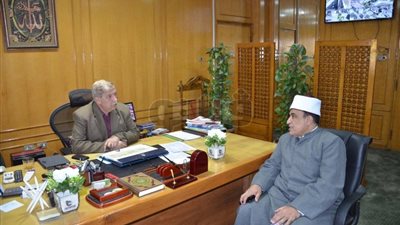 محافظ الإسماعيلية يبحث مع رئيس المنطقة الأزهرية سبل تطوير القطاع