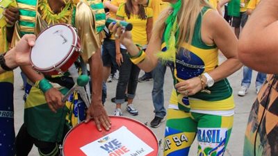 بالصورة.. مشجع برازيلي يستعين بـ