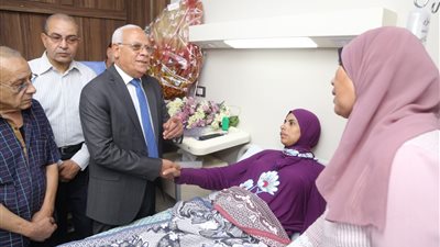 محافظ بورسعيد يطمئن على المدرسة المعتدي عليها من ضابط شرطة (صور)