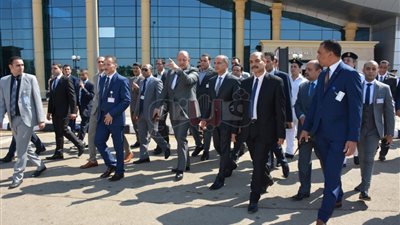 وزير الطيران يتفقد مطاري القاهرة وسوهاج (صور)