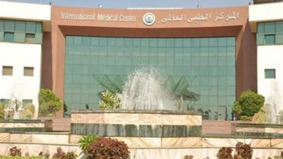 المركز الطبي العالمي يستضيف خبيرين في نزيف المخ والعمود الفقري