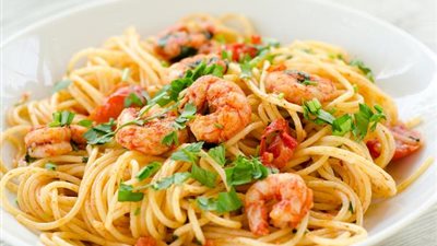 طريقة مميزة لعمل مكرونة بالجمبرى من منال العالم