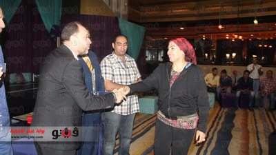 بالصور.. قدم القاهرة تكرم 