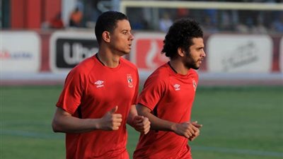 تدريبات تأهيلية لثلاثي الأهلي في المران المسائي