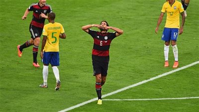 «القصف الألمانى لمنتخب البرازيل» يشعل «فيس بوك»..عمرو: المجد للماكينات..سماح: الاسم «البرازيل» الوظيفة «الزمالك»..مشجع مصرى يتبرع بـ «تى شيرت السامبا»