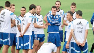 اليوم.. «التانجو» يسعى لتحطيم «طواحين هولندا» في نصف نهائى «المونديال»