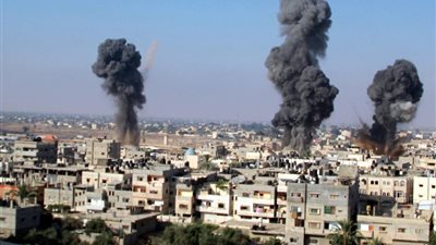 ننشر صور قصف الطيران الإسرائيلي لشريط الحدود بين غزة ومصر