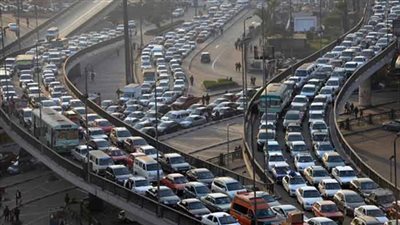 زحام مرورى أعلى كوبرى أكتوبر بسبب تصادم 3 سيارات