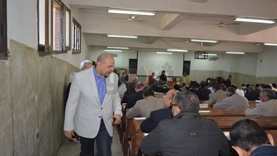 محمد سعفان يتفقد اختبارات المستشارين العماليين (صور)