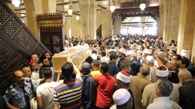 شيخ الأزهر يعزي زوجة الطالب الإندونيسي هاتفيًا