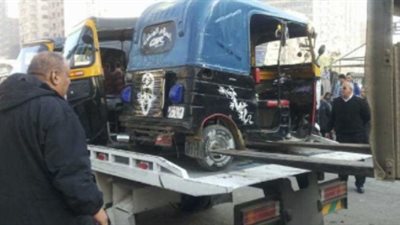 ضبط 19 توك توك و12 سيارة سيرفيس في حملة بهضبة الأهرام