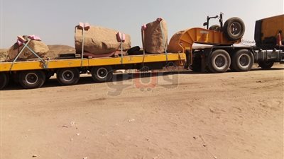 وصول أجزاء من مسلة للملك رمسيس الثاني إلى القاهرة لإقامتها بالتحرير (صور)