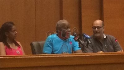 «داني جلوفر» يكشف سر سعادته الزوجية