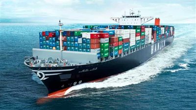 مصائب قوم عند قوم فوائد.. الأمريكان « بوابة جديدة للتصدير» رئيس الشرق الأوسط بمنتدى دافوس: فرص مصر التصديرية للسوق الأمريكى أقوى من الصين .. خبير : قفزة الصادرات 8 مليارات دولار بشرة خير