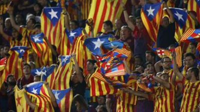 المحكمة الإسبانية تبرئ جماهير برشلونة