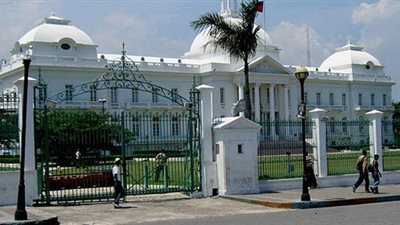 حركة الشباب الصومالية تهاجم قصر الرئاسة بسيارة ملغومة