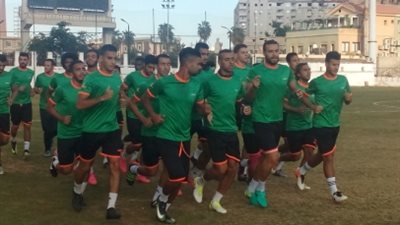 عمر يصحح أخطاء لاعبى الاتحاد السكندري قبل مواجهة طنطا